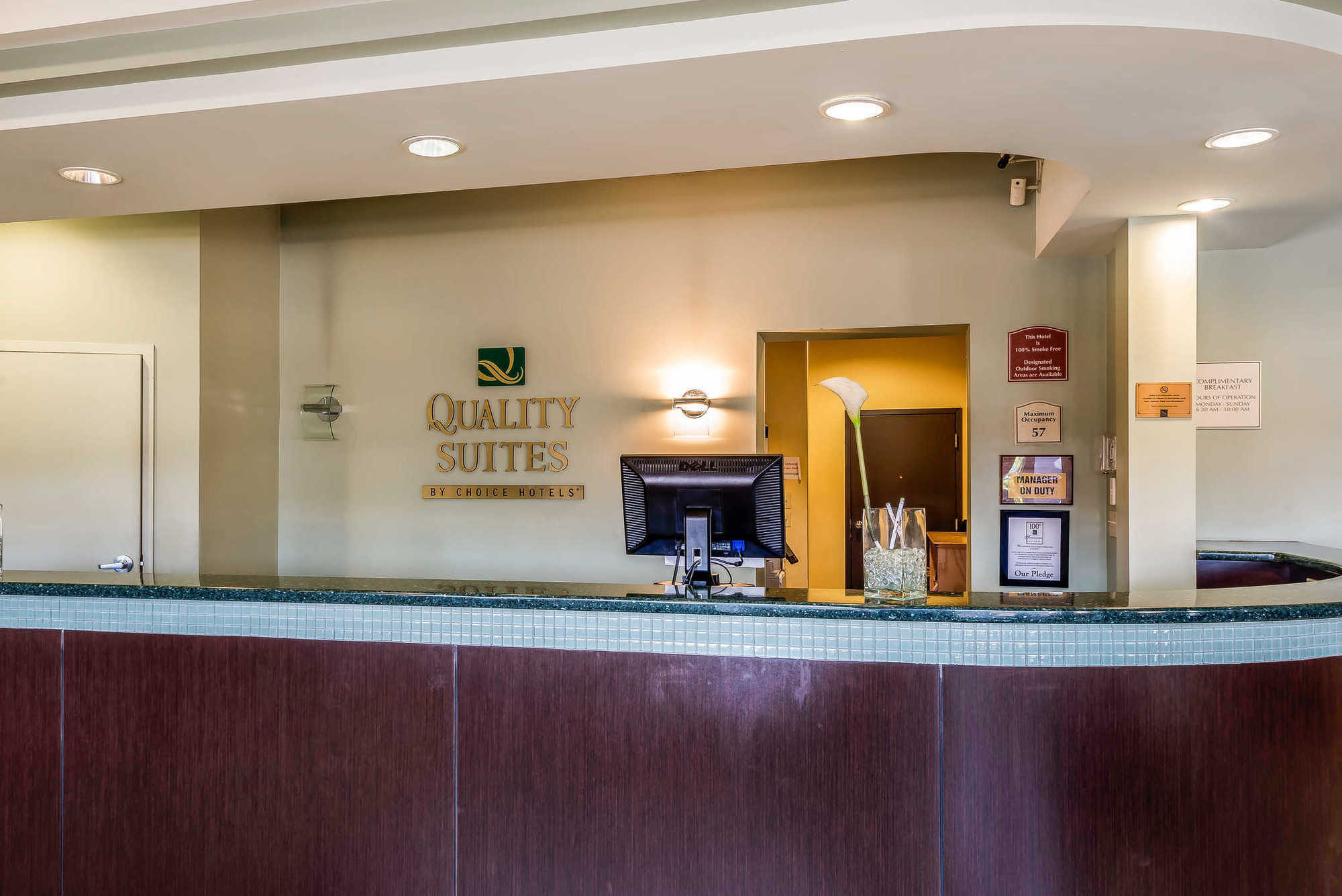 Quality Suites Central コロラドスプリングス インテリア 写真