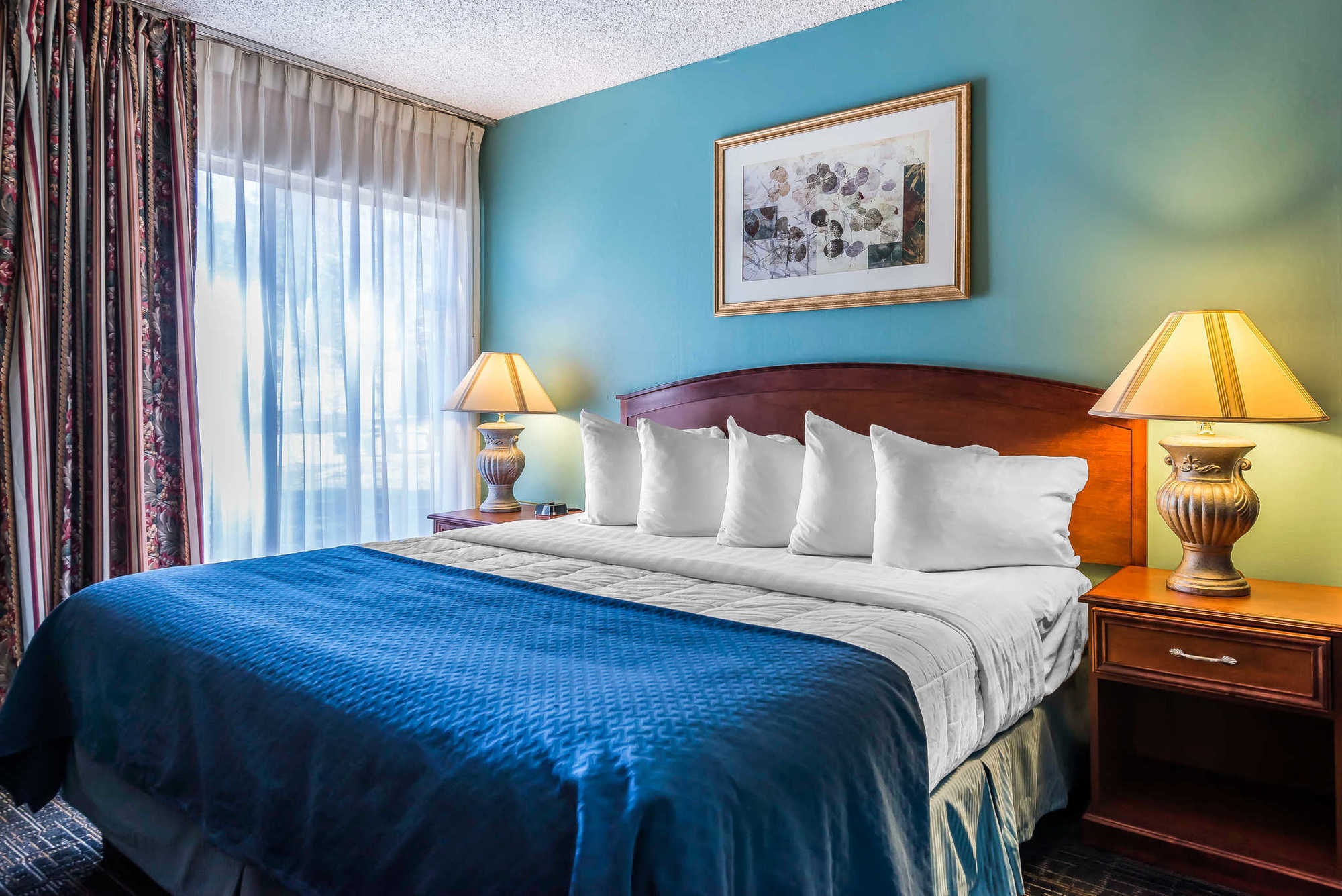 Quality Suites Central コロラドスプリングス 部屋 写真