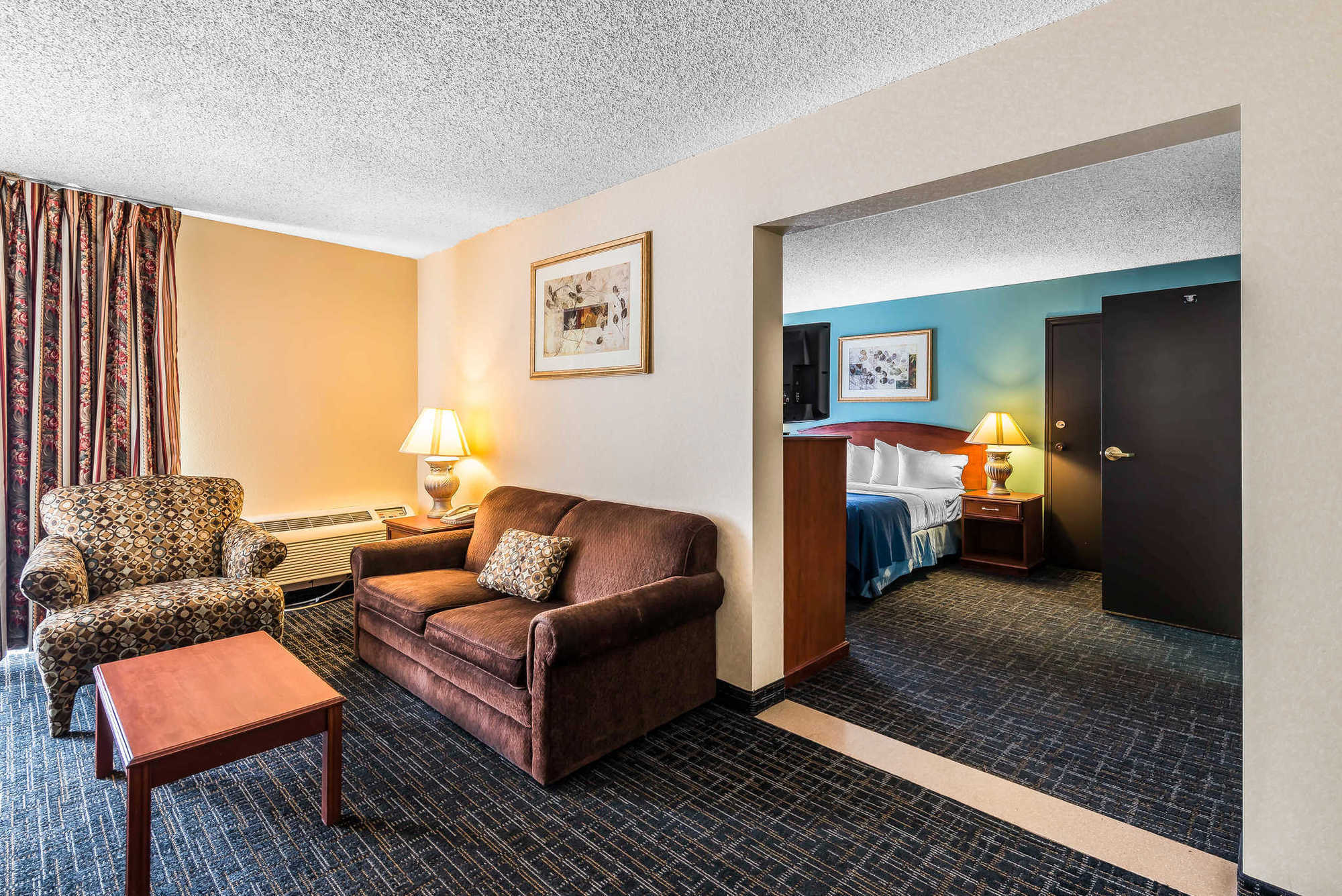 Quality Suites Central コロラドスプリングス 部屋 写真