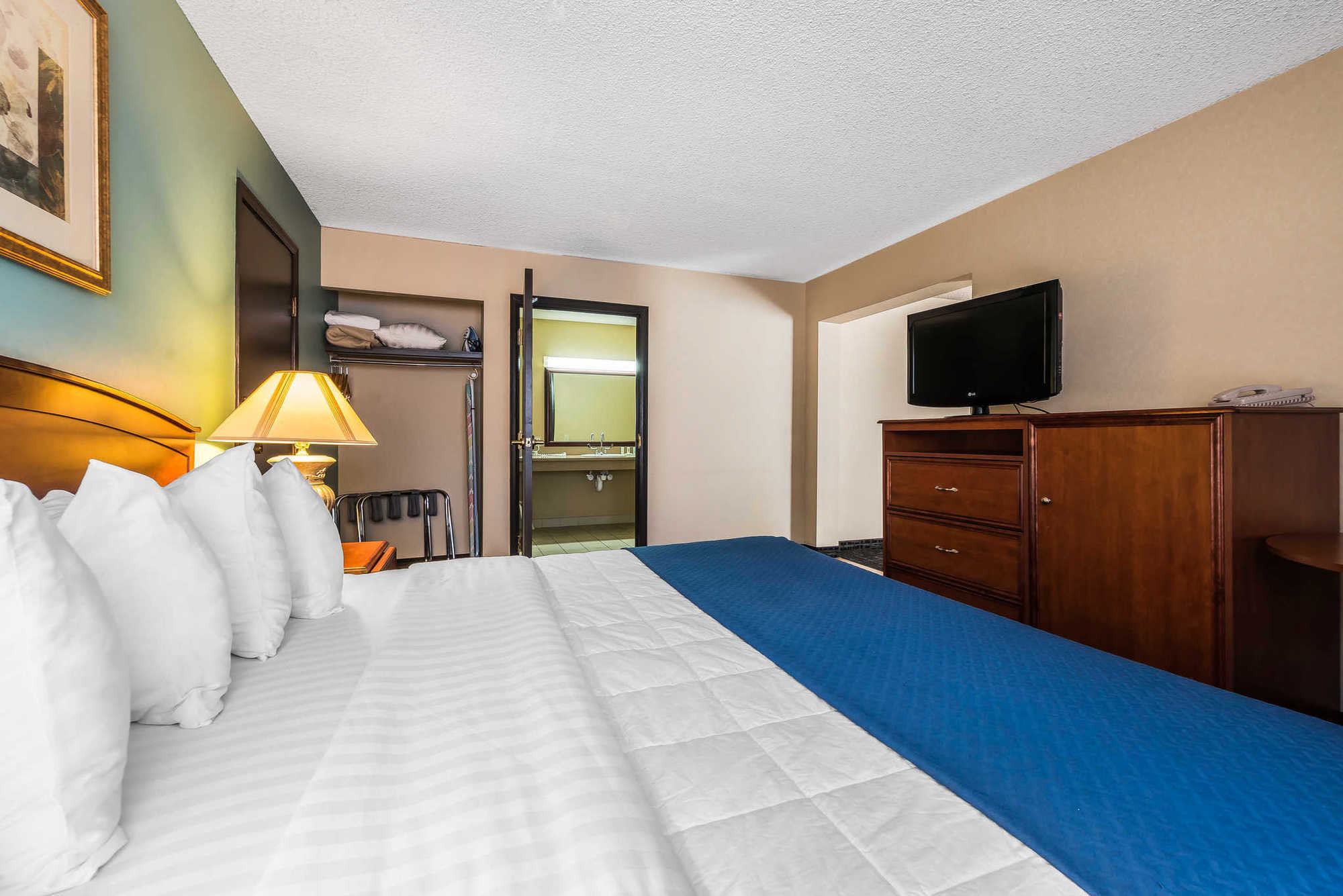Quality Suites Central コロラドスプリングス 部屋 写真