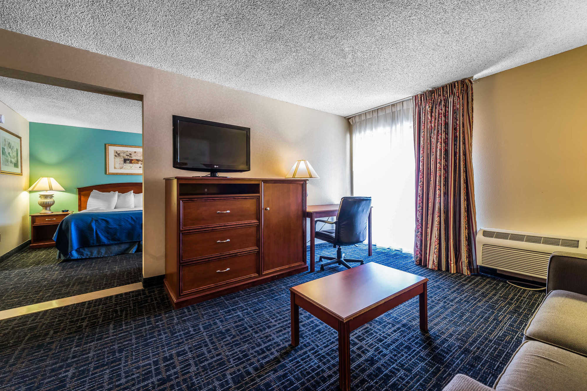Quality Suites Central コロラドスプリングス 部屋 写真