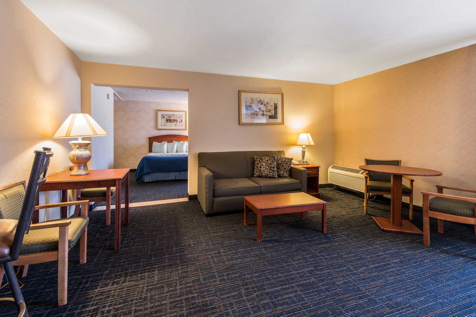 Quality Suites Central コロラドスプリングス 部屋 写真